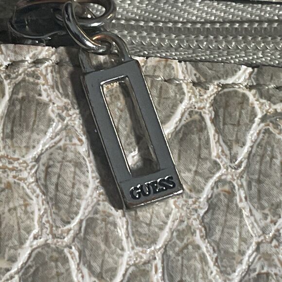 Guess Faux Leather Snakeskin Clutch Wallet Metal Plate Logo White Gray 7.5" - Picture 7 of 12